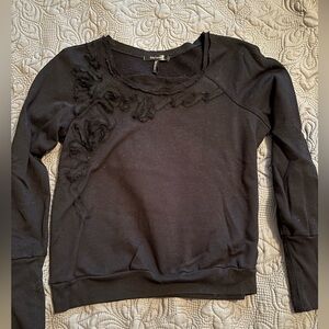 Daisy Fuentes black long sleeve shirt.